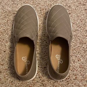 Brand new womens shoes size 7.5
